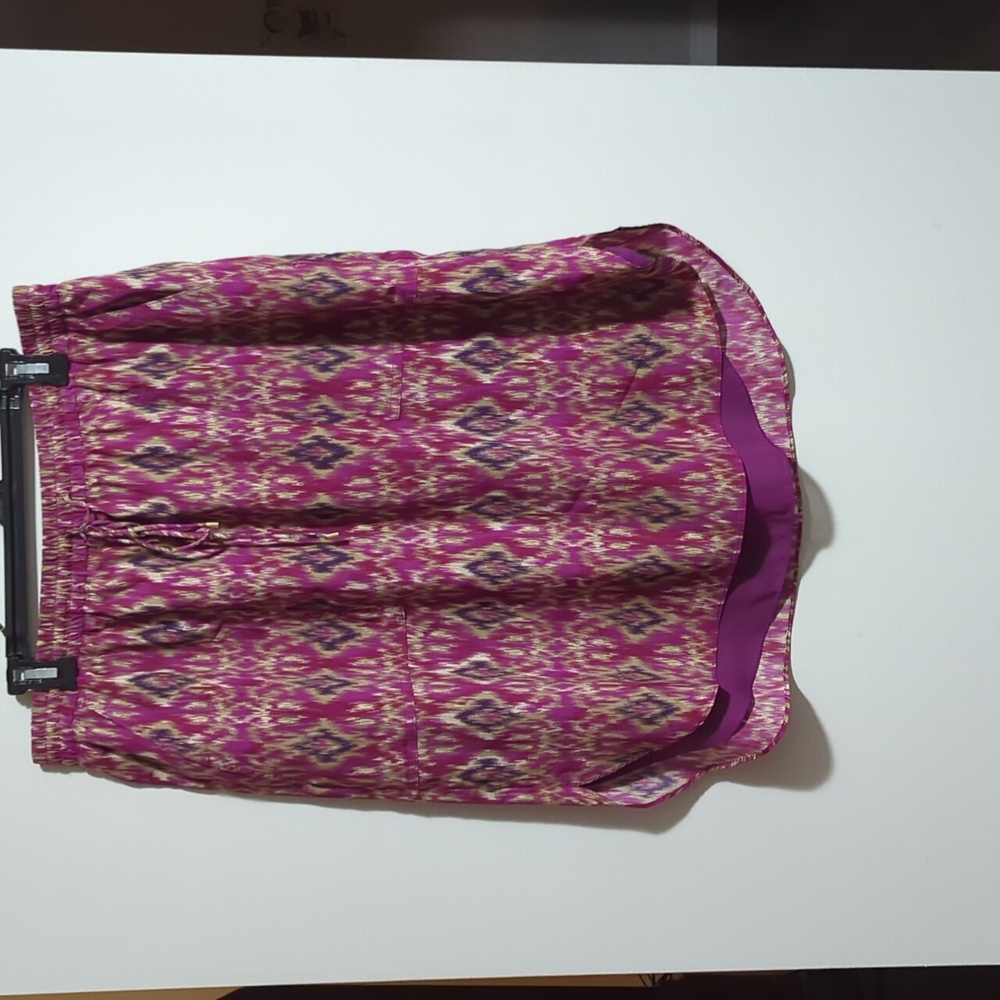 Lauren Ralph Lauren skirt. Size 1X. Elastic waist. Lined. Waist 34-38.